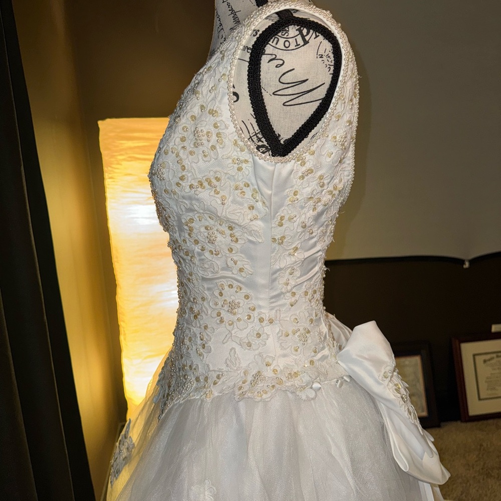 Elegant White Antique Wedding Dress - Picture 4 of 11
